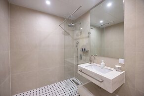 H-AVENUE HOTEL