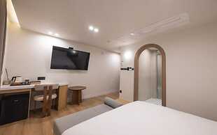 H-AVENUE HOTEL HAEUNDAE