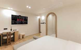 H-AVENUE HOTEL