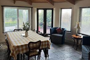 Cosy 4-bed Cottage - Scenic Retreat, Aga & Wifi