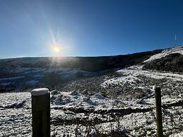 Cosy 4-bed Cottage - Scenic Retreat, Aga & Wifi