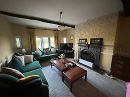 Cosy 4-bed Cottage - Scenic Retreat, Aga & Wifi