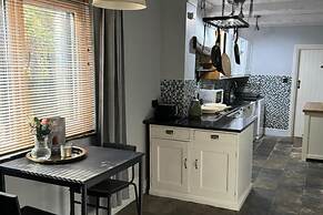 Cosy 4-bed Cottage - Scenic Retreat, Aga & Wifi