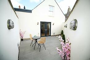 1 Bed Cottage - Plus Sofa Bed - Sleeps 4 - Pets