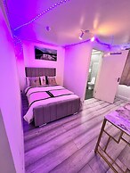 Gillingham - 3 Beds - Sleeps 6 - Garden - Wifi