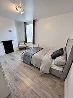 Gillingham - 3 Beds - Sleeps 6 - Garden - Wifi