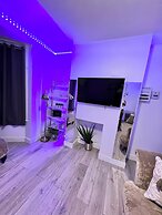 Gillingham - 3 Beds - Sleeps 6 - Garden - Wifi