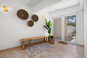 Newly Renovated Amazing Location Private Pool