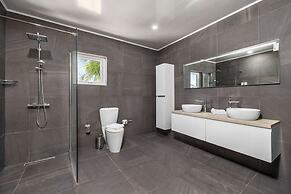 Newly Renovated Amazing Location Private Pool