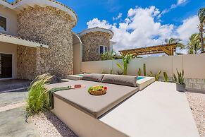 Newly Renovated Amazing Location Private Pool