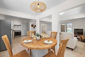 Newly Renovated Amazing Location Private Pool