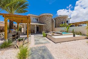 Newly Renovated Amazing Location Private Pool