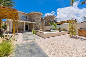 Newly Renovated Amazing Location Private Pool