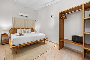 Newly Renovated Amazing Location Private Pool