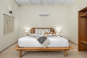 Newly Renovated Amazing Location Private Pool