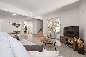 Newly Renovated Amazing Location Private Pool