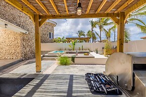 Newly Renovated Amazing Location Private Pool