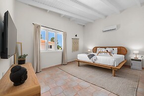 Newly Renovated Amazing Location Private Pool