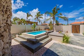 Newly Renovated Amazing Location Private Pool