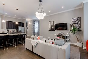 Modern Luxury 4 Bed/3.5 Bath with Garage Parking! by AllSet Turnover