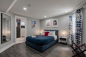 Modern Luxury 4 Bed/3.5 Bath with Garage Parking! by AllSet Turnover