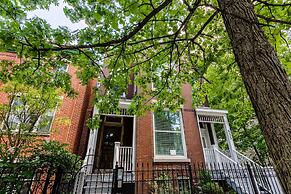 Modern Luxury 4 Bed/3.5 Bath with Garage Parking! by AllSet Turnover