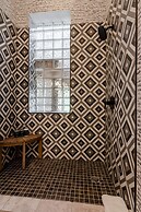 Modern Luxury 4 Bed/3.5 Bath with Garage Parking! by AllSet Turnover