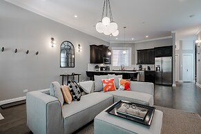 Modern Luxury 4 Bed/3.5 Bath with Garage Parking! by AllSet Turnover