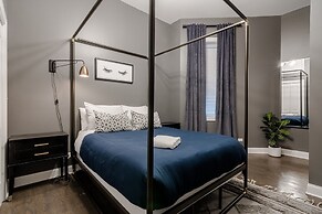 Modern Luxury 4 Bed/3.5 Bath with Garage Parking! by AllSet Turnover