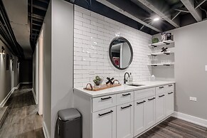 Modern Luxury 4 Bed/3.5 Bath with Garage Parking! by AllSet Turnover