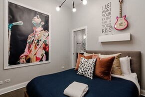 Modern Luxury 4 Bed/3.5 Bath with Garage Parking! by AllSet Turnover