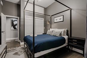 Modern Luxury 4 Bed/3.5 Bath with Garage Parking! by AllSet Turnover