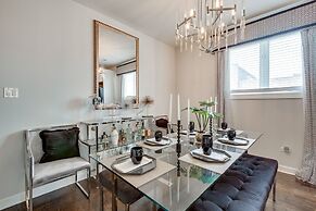 3 BR 3 BTH - UIC, Med Dist & Down Town + Garage by AllSet Turnover