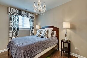 3 BR 3 BTH - UIC, Med Dist & Down Town + Garage by AllSet Turnover