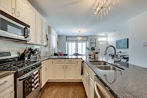 3 BR 3 BTH - UIC, Med Dist & Down Town + Garage by AllSet Turnover