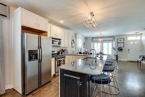 3 BR 3 BTH - UIC, Med Dist & Down Town + Garage by AllSet Turnover