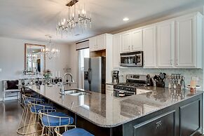 3 BR 3 BTH - UIC, Med Dist & Down Town + Garage by AllSet Turnover