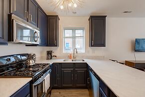 3 Beds, 2BA Condo NearDowntown & Park by AllSet Turnover