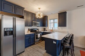 3 Beds, 2BA Condo NearDowntown & Park by AllSet Turnover