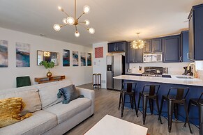 3 Beds, 2BA Condo NearDowntown & Park by AllSet Turnover