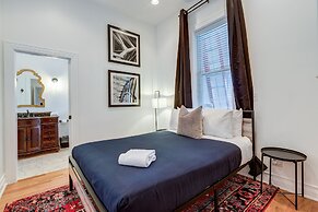 Breathtaking & Bright: Designer 2BD with Garage by AllSet Turnover