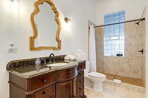 Breathtaking & Bright: Designer 2BD with Garage by AllSet Turnover