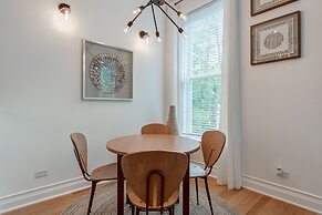 Breathtaking & Bright: Designer 2BD with Garage by AllSet Turnover