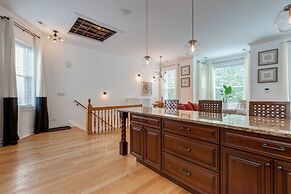 Breathtaking & Bright: Designer 2BD with Garage by AllSet Turnover