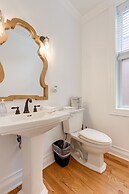 Breathtaking & Bright: Designer 2BD with Garage by AllSet Turnover