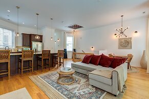 Breathtaking & Bright: Designer 2BD with Garage by AllSet Turnover