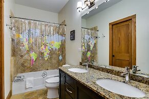 Bright Bucktown 3 Bedroom Near the 606 by AllSet Turnover