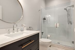 Spacious & Elegant Old Town Duplex by AllSet Turnover