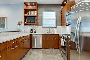 Spacious & Elegant Old Town Duplex by AllSet Turnover