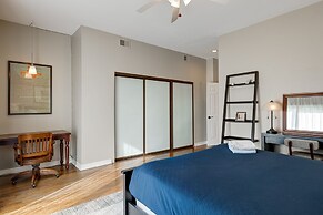 Spacious & Elegant Old Town Duplex by AllSet Turnover